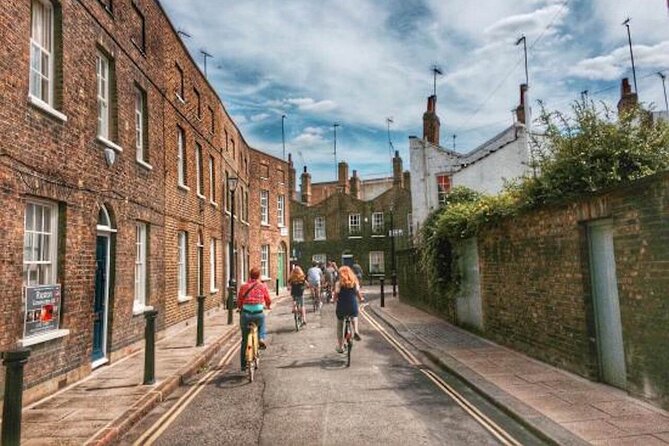 City & Secrets: Explore London's Hidden Gems - The City of London reveals bells, guilds, and money