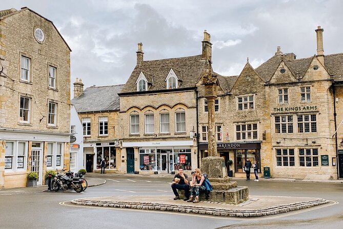 Cotswolds Full-Day Tour From Birmingham - Bourton-on-the-Water: lunch beside the river