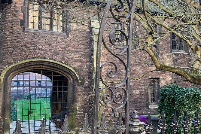 Creepy Cambridge - Cambridge's Most Entertaining Ghost Walk - Sidney Sussex and the remains of Oliver Cromwell