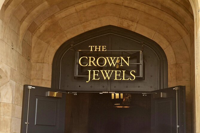 Crown Jewels Royal Secrets Scandals and Tower of London Tour - Meeting at Tower Place and getting inside