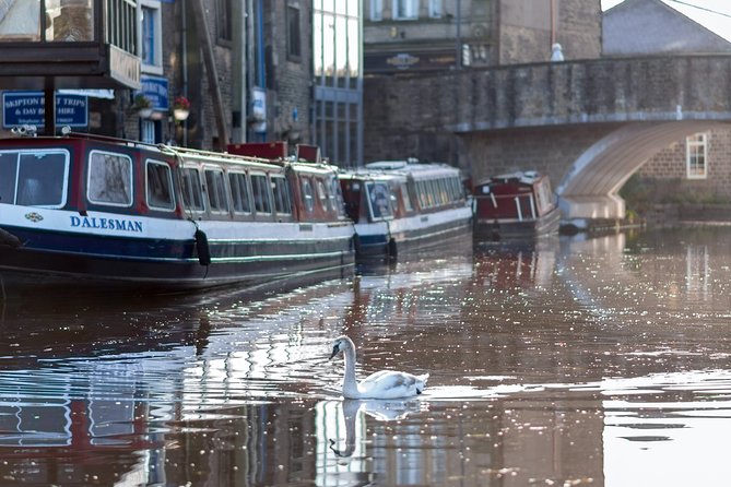 Day Boat Hire - Lunch onboard, at a pub, or along the way