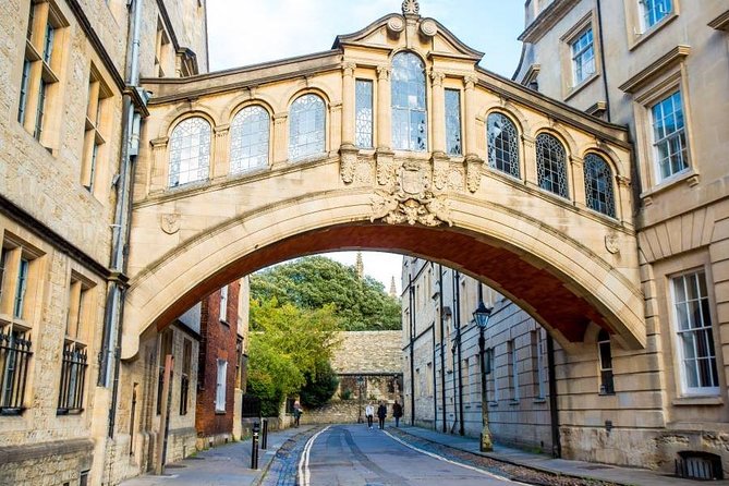Discover Oxford and Cambridge with Guide from London by Coach - The long ride from Oxford to Cambridge