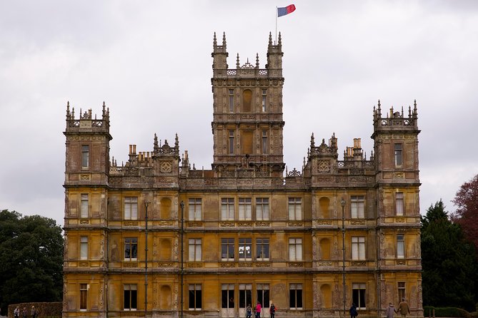 Downton Abbey and Highclere Castle Tour from London - The coach makes a long day easier