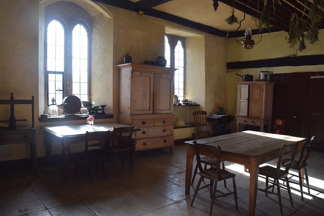 Downton Abbey Town and Country Tour from London by Private Black Taxi - Oxfordshire villages tied to Anna, Bates, and the Crawleys