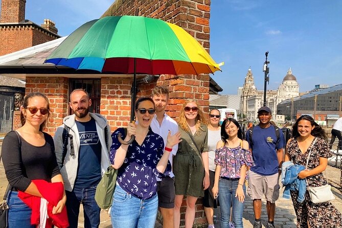 Downtown Liverpool Walking Tour - In Spanish - A city walk that connects music, stone, and water