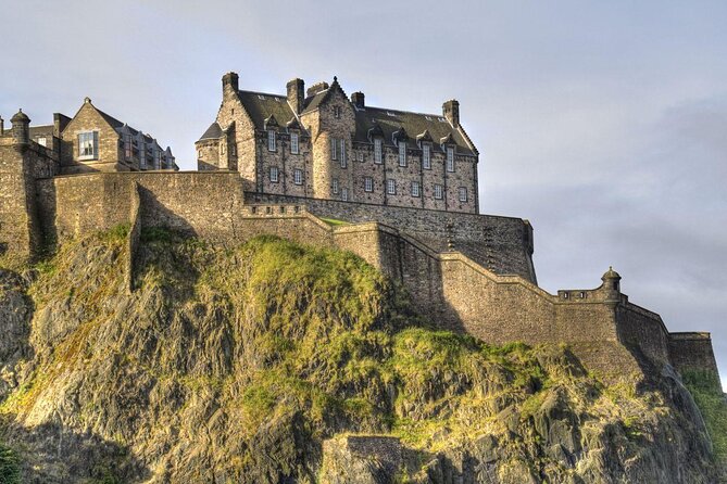Edinburgh Rail Trip from London with Castle entry and Hop-on Hop-off bus - A 7:02 a.m. train turns Edinburgh into a day trip