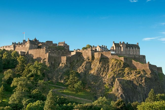 Edinburgh Rail Trip from London with Castle entry and Hop-on Hop-off bus - Finding your way from King’s Cross to the city