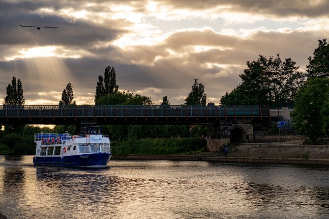 Evening 'Happy Hour' Boat Cruise For All Ages In York - Is the river more attractive by day or at night?