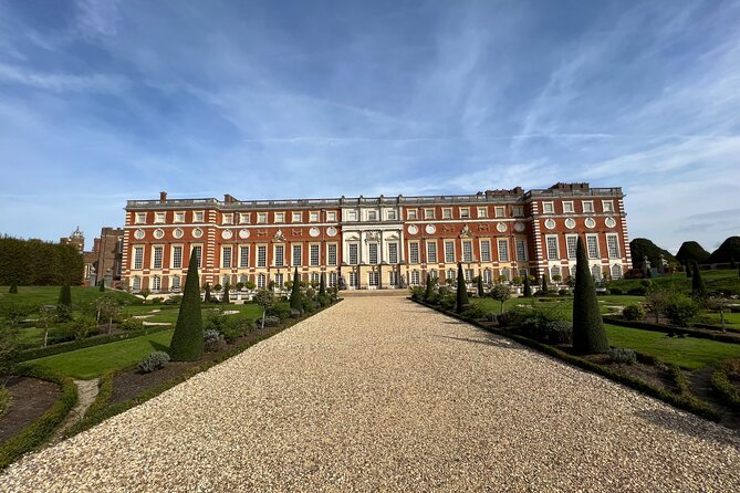 Explore Windsor Castle and Hampton Court Palace - Why this private royal day works well