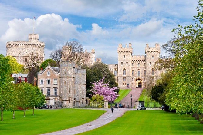 Extended visit: Windsor Castle & Stonehenge - Stonehenge: mystery with protected views