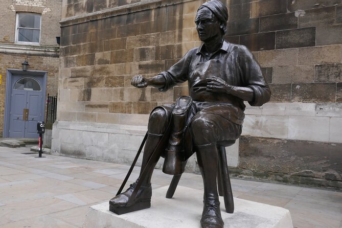 Fashion History Walking Tour in London - Reading fashion history around St. Paul’s Cathedral