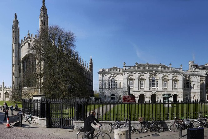 Former Student’s Cambridge Colleges: An Outdoor Audio Tour - Trinity College and the famous Great Gate