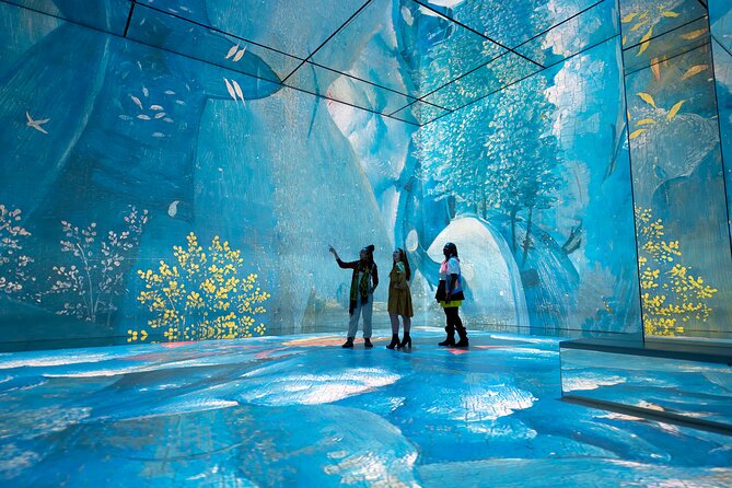 Frameless - Immersive Art Experience in London - The Art of Abstraction: a walk-through digital maze