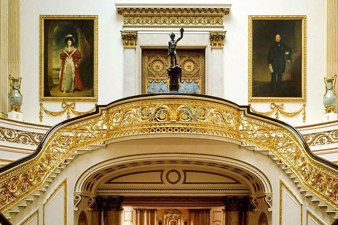 Full Royal Tour: Royal London & Buckingham Palace Tour - Trafalgar Square and the Royal Route