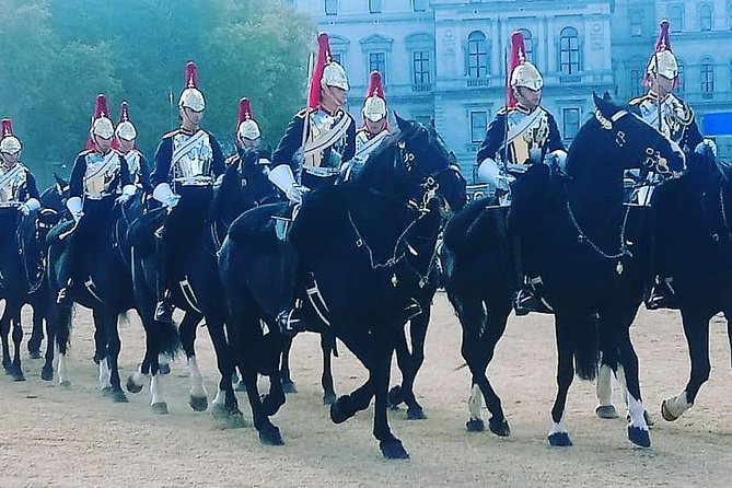 Full Royal Tour: Royal London & Buckingham Palace Tour - Who should book this experience?