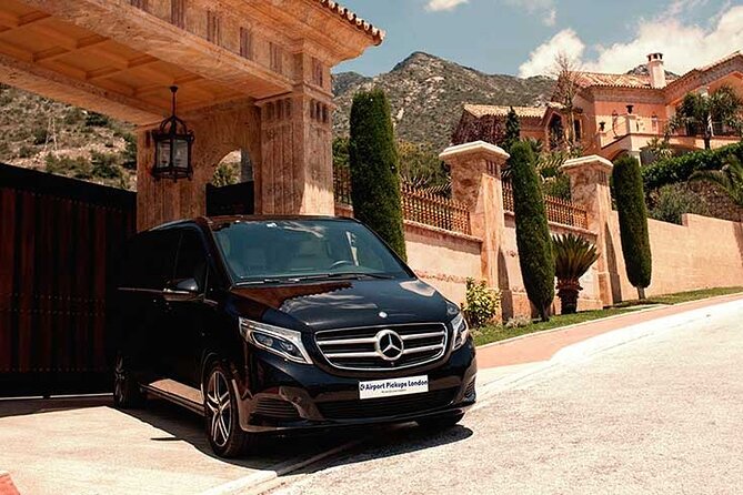 Gatwick Airport to Central London taxi transfers - Meeting your driver at Gatwick’s South or North Terminal