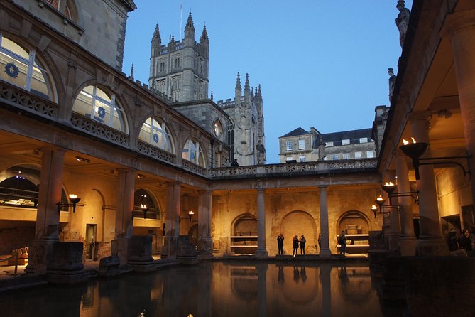 Guided tour to Bath & Stonehenge from Cambridge by Roots Travel. - Stonehenge: two hours with the stones
