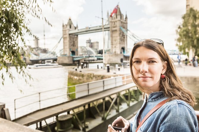 Guided Walking Tour in London - Big Ben and Parliament explain how Britain works