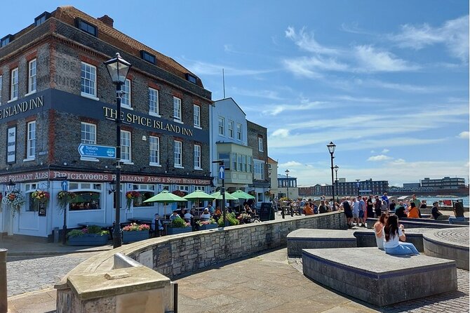 Guided Walking Tour of Portsmouth - Shopping, entertainment, and old Portsmouth