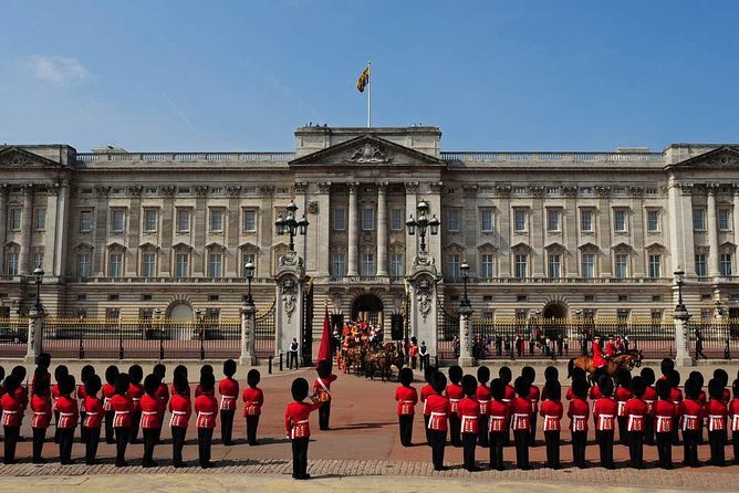 Half day London Private Tour in Executive Luxury Vehicle - Buckingham Palace and the Changing of the Guard