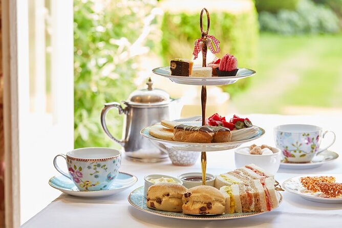 Hampton Court Guided Tour. Full day Access & High Tea - Meeting at Hampton Court station at 11 a.m.