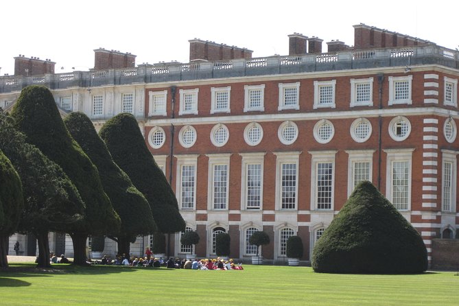 Hampton Court Palace 3hr tour: Henry VIII's & William III's intriguing Palaces - Georgian rooms, real tennis, and the parts time may decide