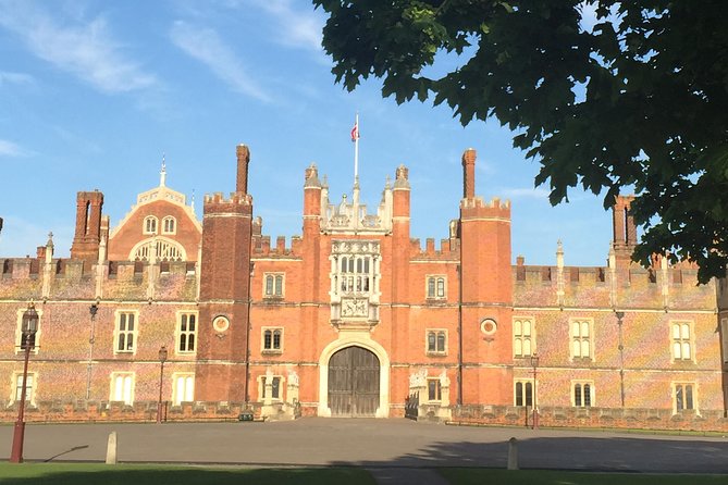 Hampton Court Palace Grounds Bike Tour - Why this bike tour gives Hampton Court a wider setting