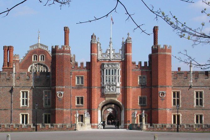 Hampton Court Palace Private Tour - Secrets of Henry VIII - The 90-minute route through Hampton Court Palace
