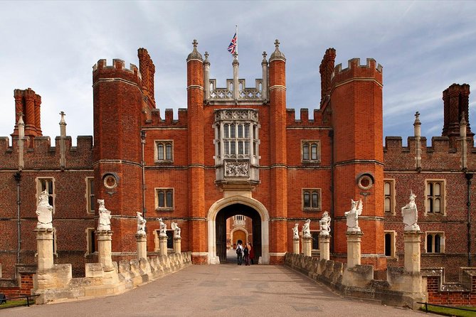 Hampton Court Palace & Windsor Castle Private Car Tour from London - Windsor Castle and Its Royal Apartments