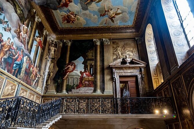 Hampton Court & Thames Riverboat Picnic - The guide can shape the quality of the visit