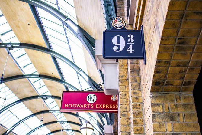 Harry Potter Film Location Walking Tour & Thames River Cruise - London Bridge leads to the river