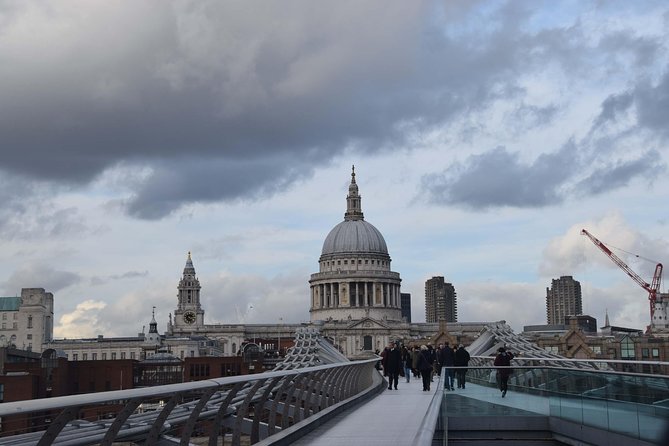 Harry Potter London Small Group Walking Tour - St. Paul’s Cathedral and the Hogwarts staircase