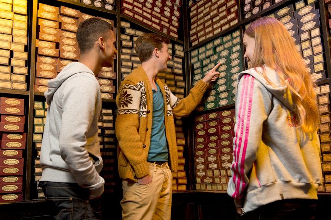 Harry Potter Warner Bros. Studio Tour London from King's Cross - Green screen, the Hogwarts Express, and Platform 9¾