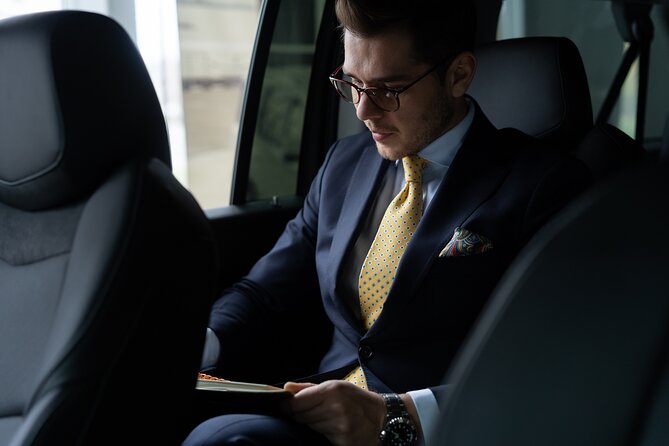 Heathrow Airport Private Transfers To Central London - Finding the driver after landing