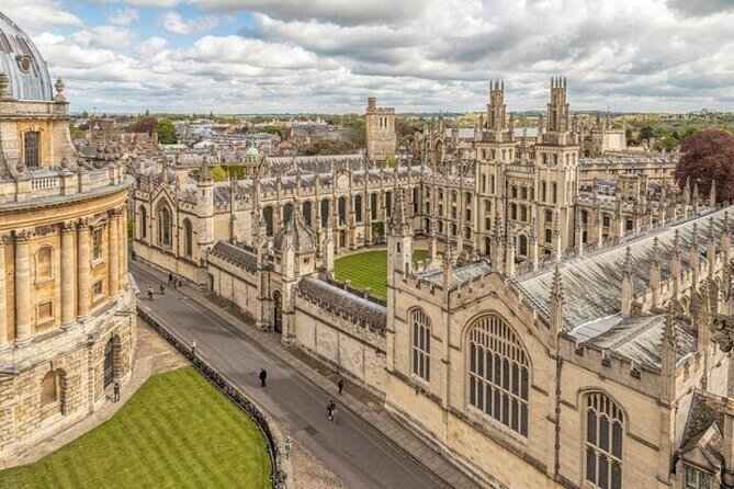 Heathrow Airport To Oxford Private Transfer - Driver Interaction and Local Pointers