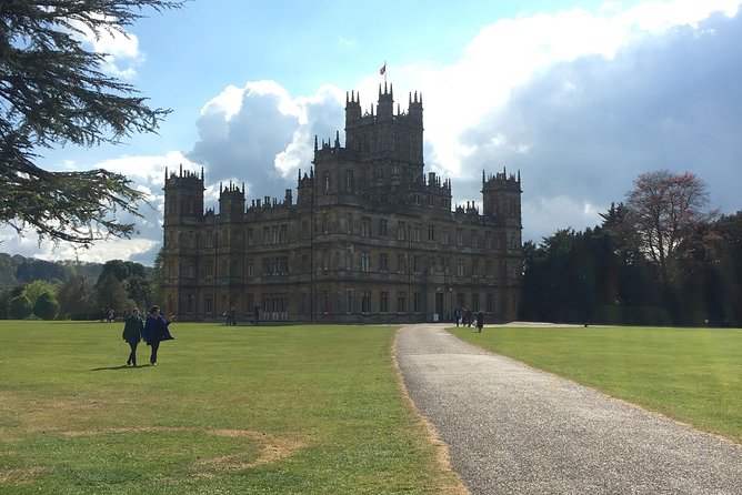 Highclere Castle Private Round Trip Transportation Service - Leaving London in a private vehicle