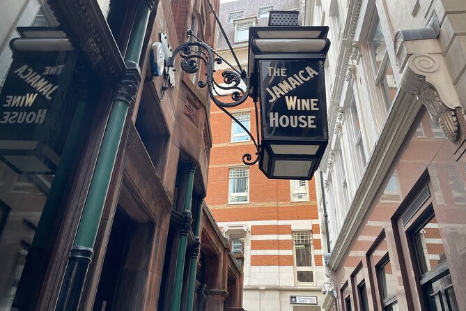 Highlights of Old London Town: Walking Tour of the Square Mile - From Roman traces to quiet church gardens