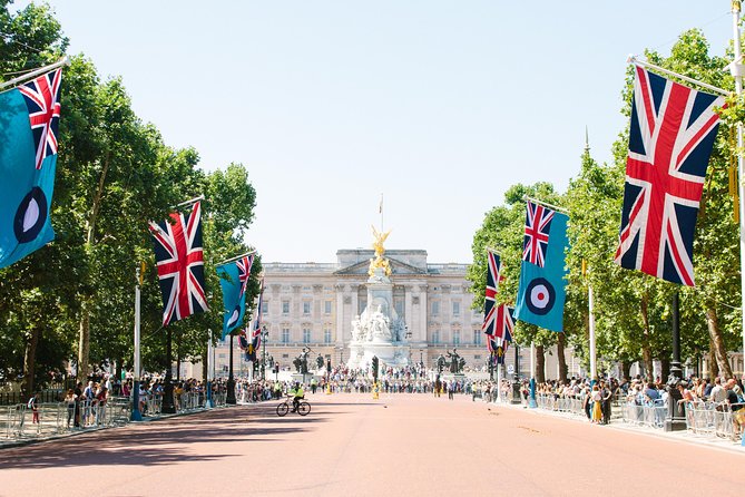 Highlights of Royal London Bike Tour including Hyde Park - Trafalgar Square and the National Portrait Gallery