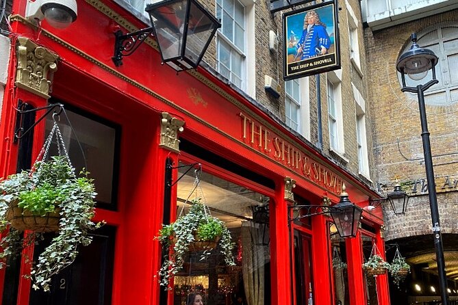 Historic Pub Walking Tour of London - The guides make or break the afternoon