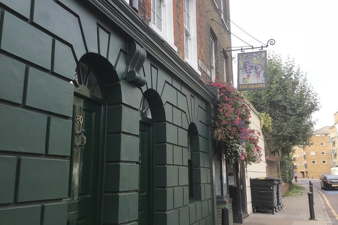 Historic walk of East Londons Wapping Docks and its famous Pubs - The Town of Ramsgate and old riverside stairs