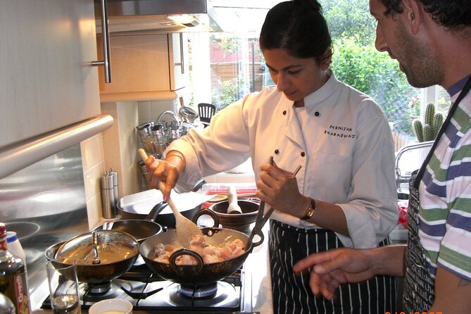 Indian Cooking Masterclass in London - Cooking the curry: chicken or chickpea
