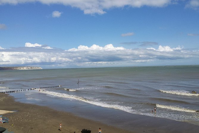 Isle of Wight Guided Day Tour from London - What the guides add to the day