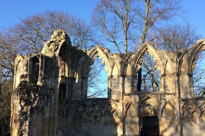J & M York City Walking Tours - A short walk on the medieval city walls