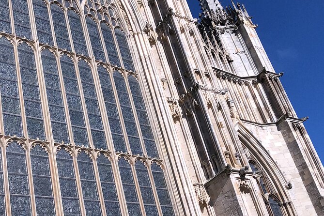J & M York City Walking Tours - The Black Swan and old Hungate