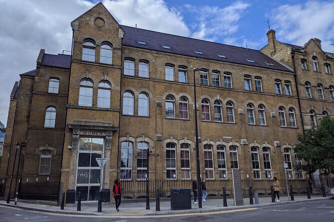 Jack the Ripper Tour in Spanish - Saint Botolph Without Aldgate and the city edge