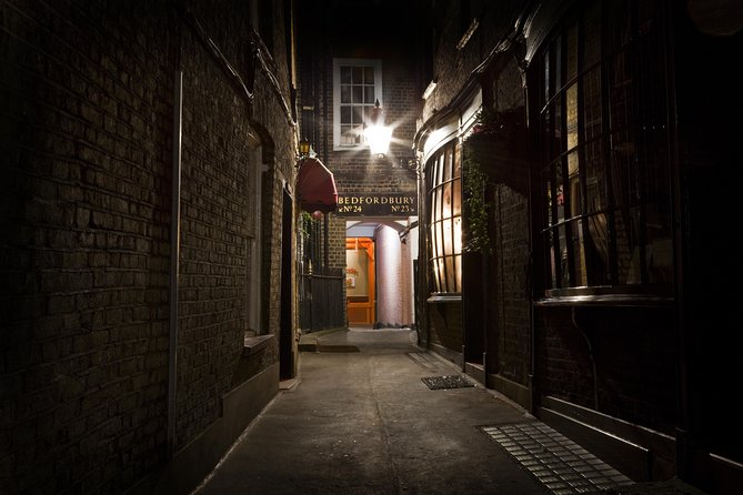 Jack the Ripper Tour with 'Ripper-Vision' in London- Afternoon - Starting at 5pm on Whitechapel High Street