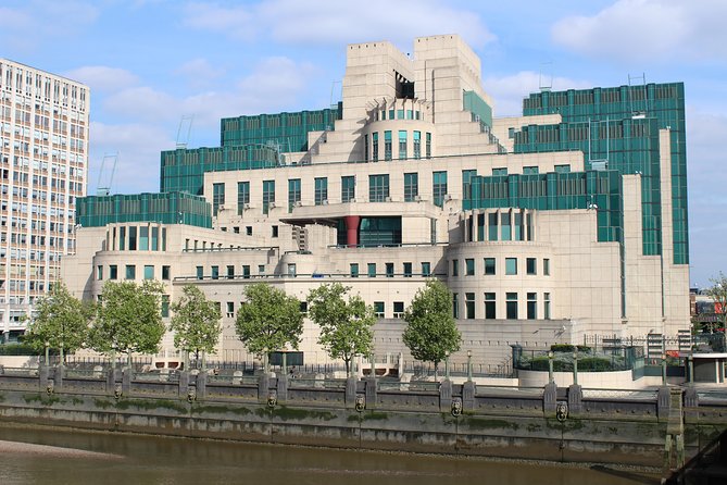 James Bond Film Location Walking Tour in London - Why Bond fans enjoy this London walk