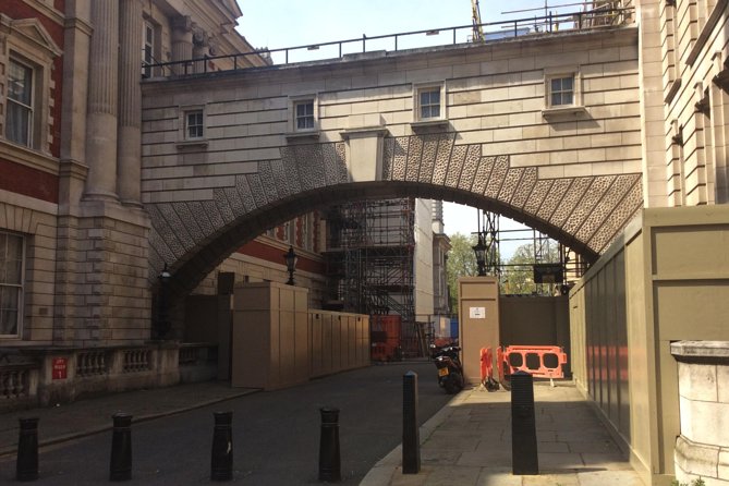 James Bond Private Tour - How the private format changes the experience