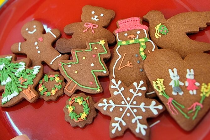 Kew Biscuit Decorating Class for Adults - Seasonal themes keep the class from feeling repetitive