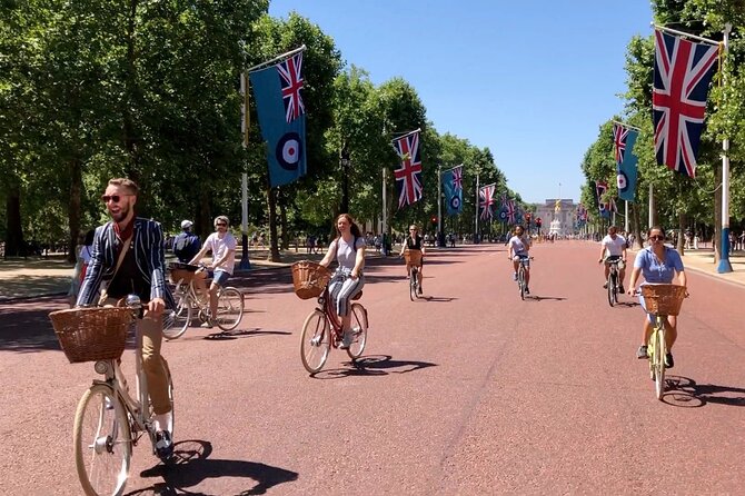 London Bike Tour: Landmarks, Secret Gems, Pub Stop & Street Art - Lambeth Palace and the best Big Ben view